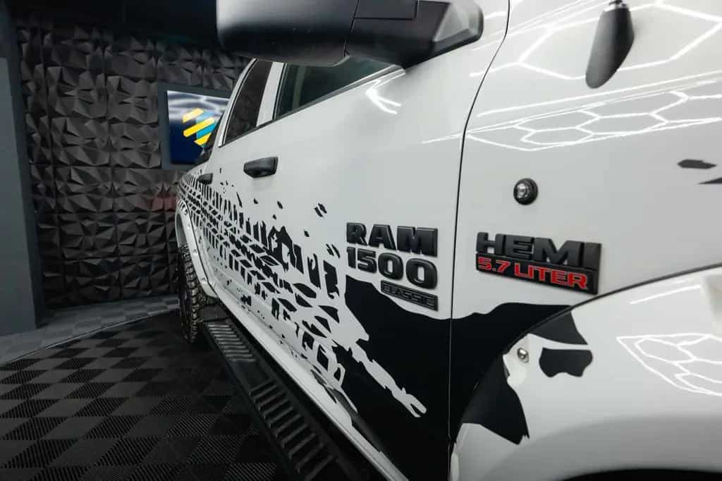 Dodge RAM 5.7 V8 HEMI 4x4 OFFROAD Night-Paket *LED*AHK 10/2021-photo-9