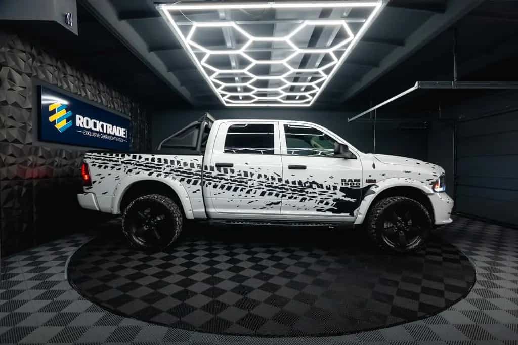 Dodge RAM 5.7 V8 HEMI 4x4 OFFROAD Night-Paket *LED*AHK 10/2021-photo-11