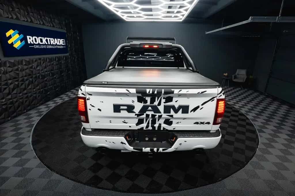 Dodge RAM 5.7 V8 HEMI 4x4 OFFROAD Night-Paket *LED*AHK 10/2021-photo-16