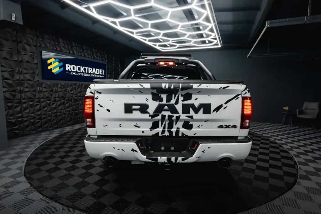 Dodge RAM 5.7 V8 HEMI 4x4 OFFROAD Night-Paket *LED*AHK 10/2021-photo-17
