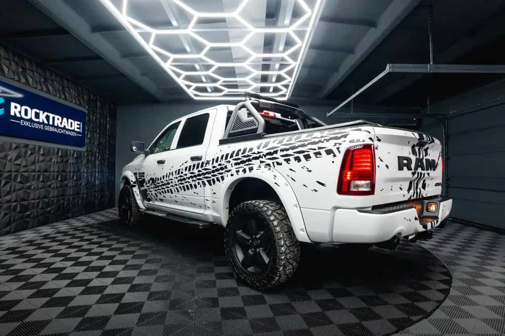 Dodge RAM 5.7 V8 HEMI 4x4 OFFROAD Night-Paket *LED*AHK 10/2021-photo-18