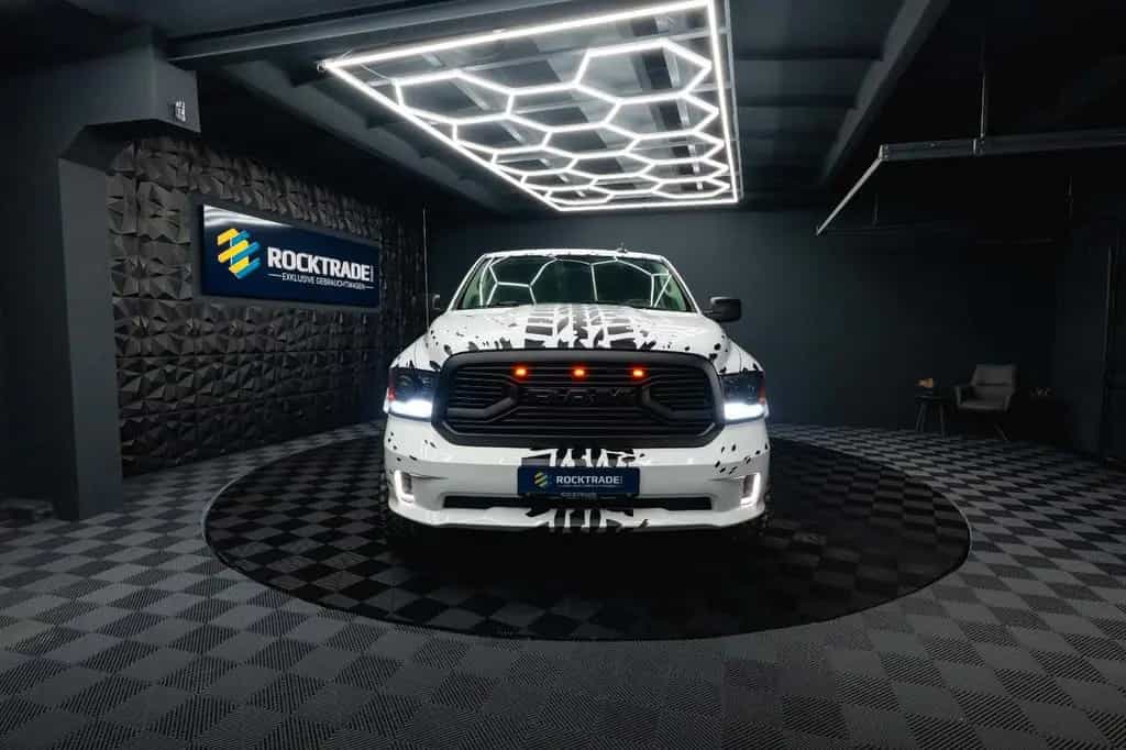 Dodge RAM 5.7 V8 HEMI 4x4 OFFROAD Night-Paket *LED*AHK 10/2021-photo-2