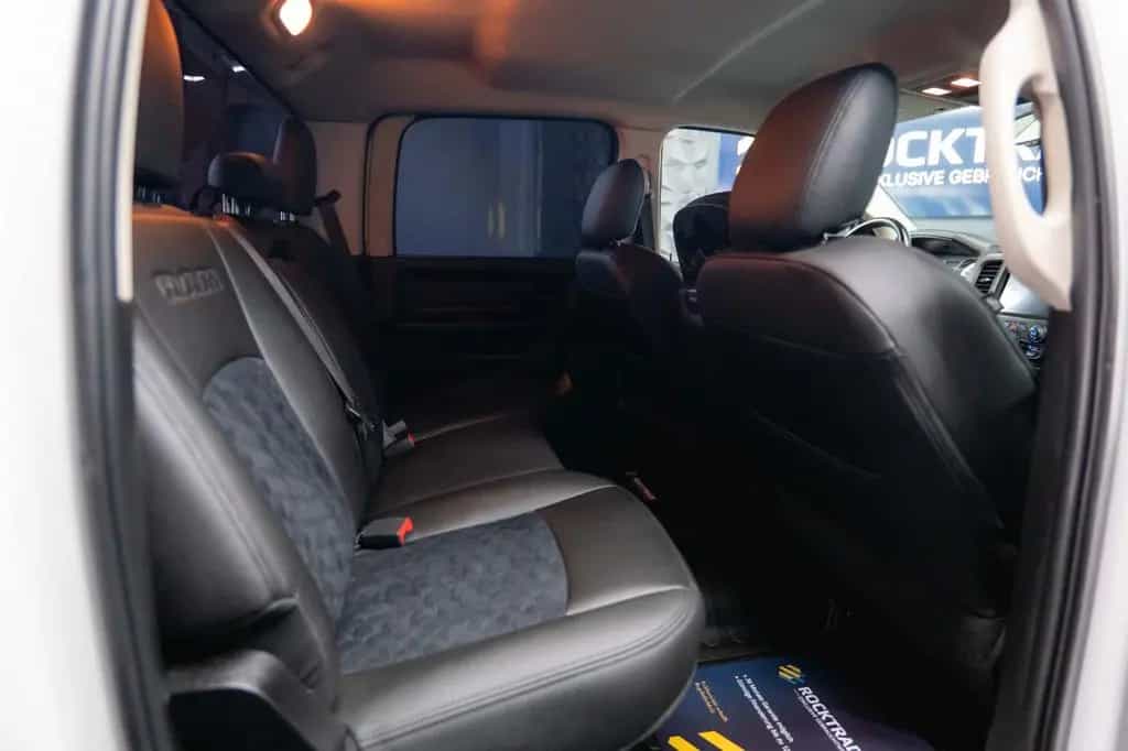 Dodge RAM 5.7 V8 HEMI 4x4 OFFROAD Night-Paket *LED*AHK 10/2021-photo-37