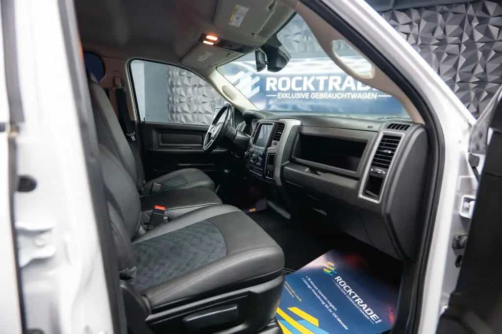 Dodge RAM 5.7 V8 HEMI 4x4 OFFROAD Night-Paket *LED*AHK 10/2021-photo-39
