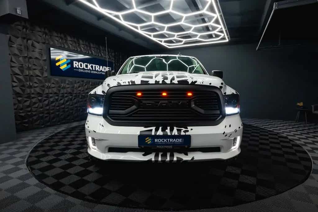 Dodge RAM 5.7 V8 HEMI 4x4 OFFROAD Night-Paket *LED*AHK 10/2021-photo-5