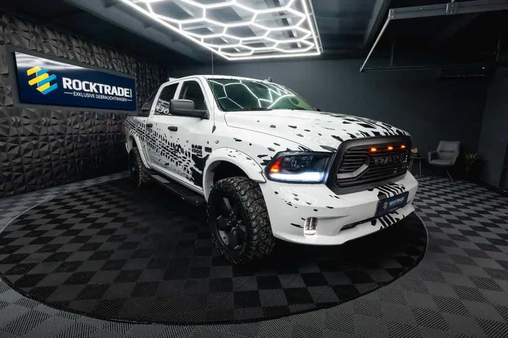 Dodge RAM 5.7 V8 HEMI 4x4 OFFROAD Night-Paket *LED*AHK 10/2021-photo-8