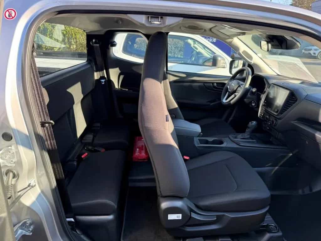 Isuzu D-Max Space Cab 4WD L Laderaumbeschichtung Apple null-photo-6