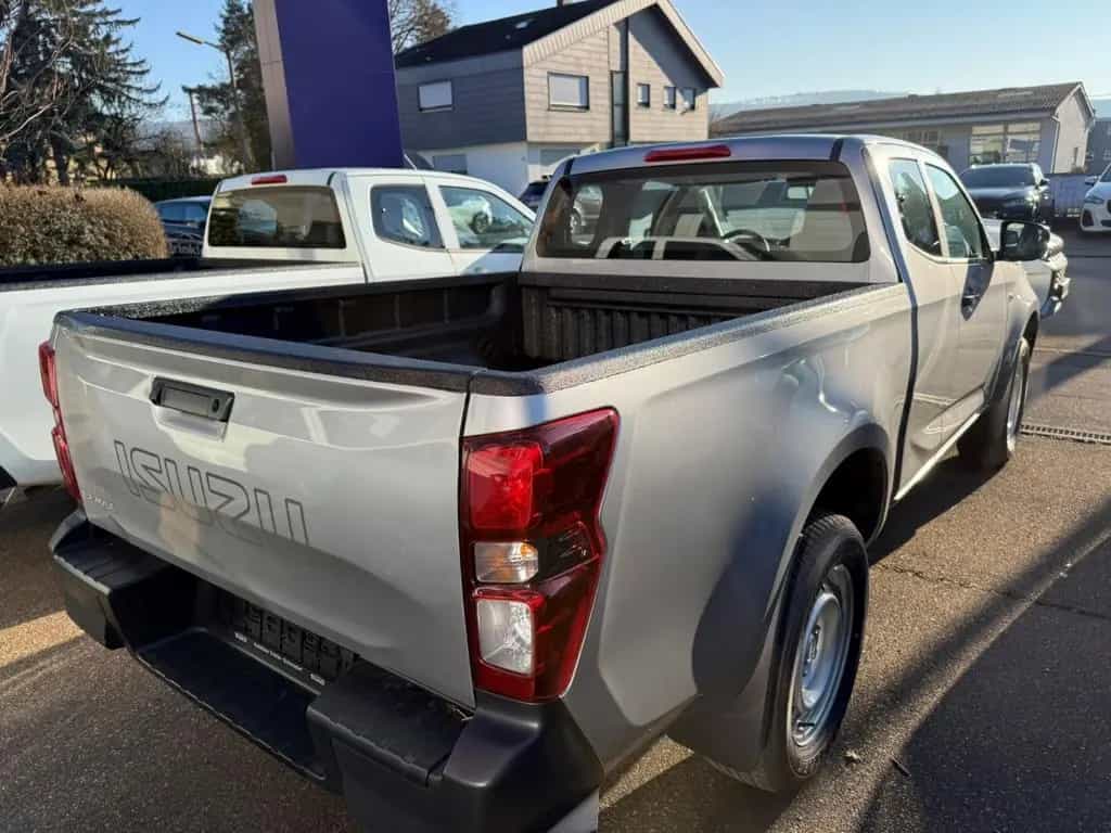 Isuzu D-Max Space Cab 4WD L Laderaumbeschichtung Apple null-photo-8