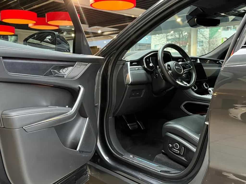 Jaguar F-Pace P400 AWD*Pano*HuD*Massage*Matrix*Standhzg 07/2024-photo-9