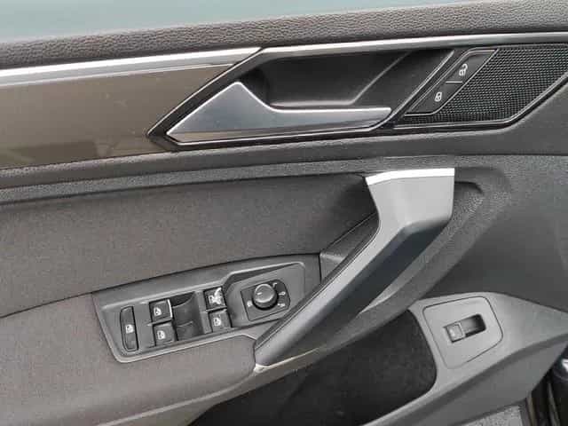 Volkswagen Tiguan 2.0TSI Highline 4x4 DSG Standheizung Navi 04/2018-photo-11