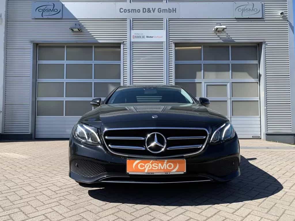 Mercedes-Benz E 220 E220d Limousine Standhzg+Navi+LED+Ambiente 11/2020-photo-1