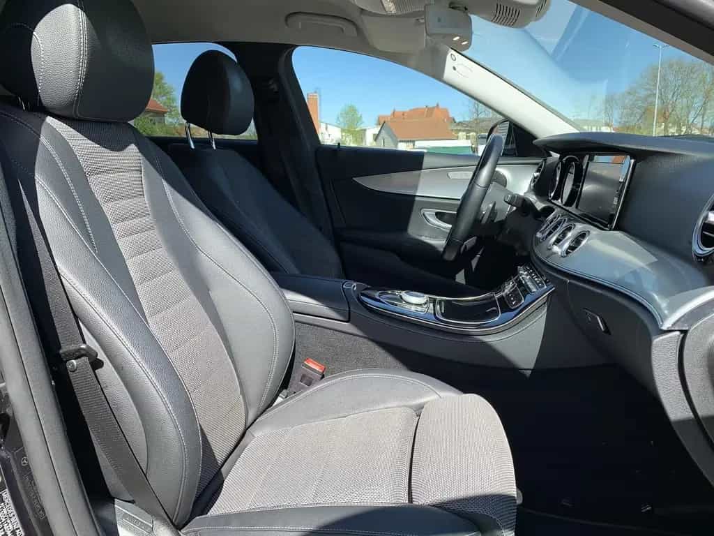 Mercedes-Benz E 220 E220d Limousine Standhzg+Navi+LED+Ambiente 11/2020-photo-11