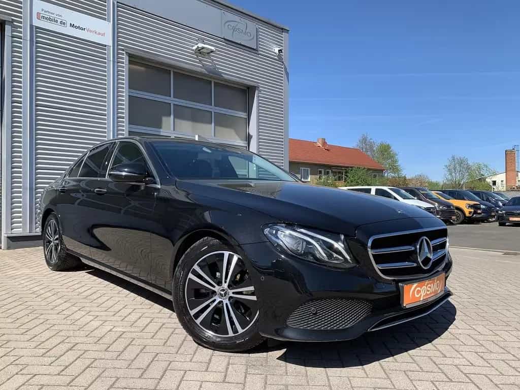 Mercedes-Benz E 220 E220d Limousine Standhzg+Navi+LED+Ambiente 11/2020-photo-2