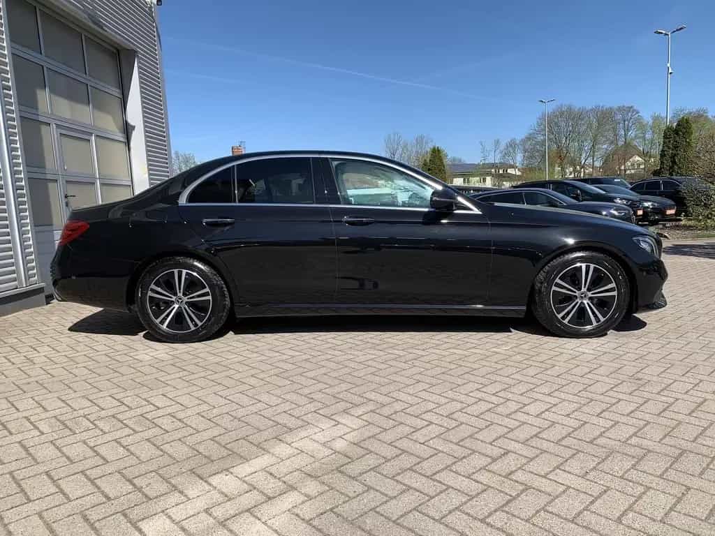 Mercedes-Benz E 220 E220d Limousine Standhzg+Navi+LED+Ambiente 11/2020-photo-3