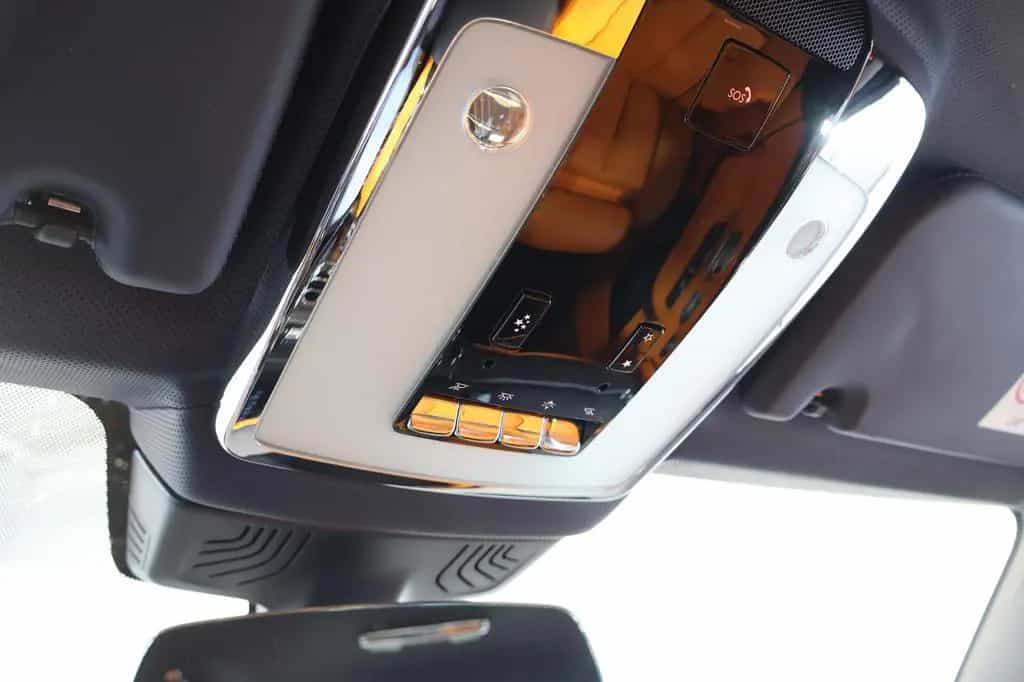 Rolls-Royce Cullinan 6.8 V12 Black Badge TV+SKY+MANDARIN+22" 03/2023-photo-17
