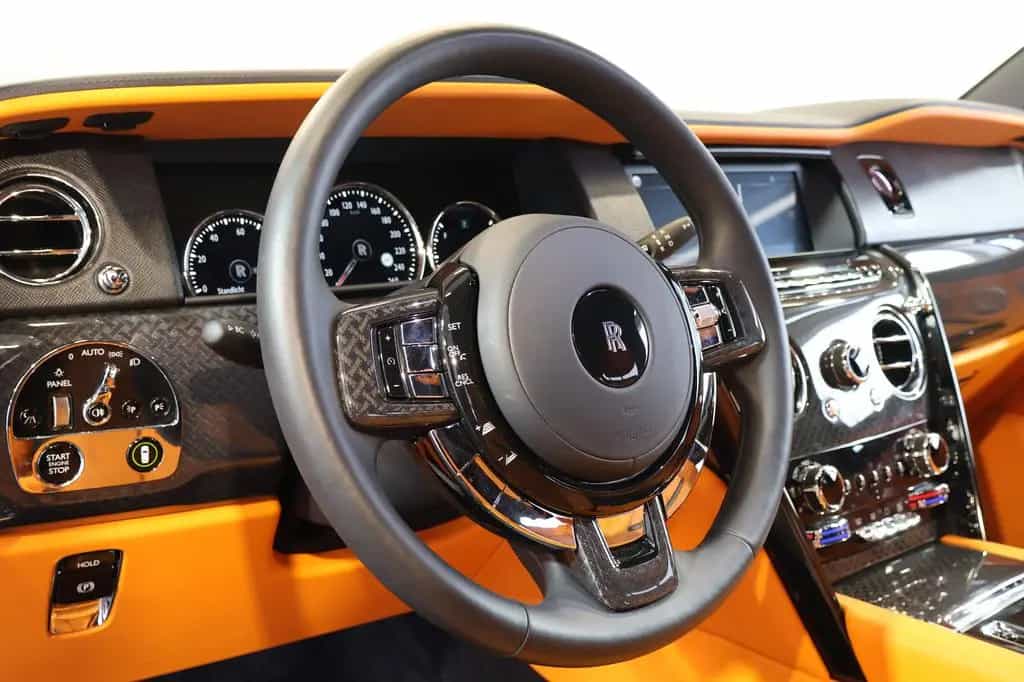 Rolls-Royce Cullinan 6.8 V12 Black Badge TV+SKY+MANDARIN+22" 03/2023-photo-19