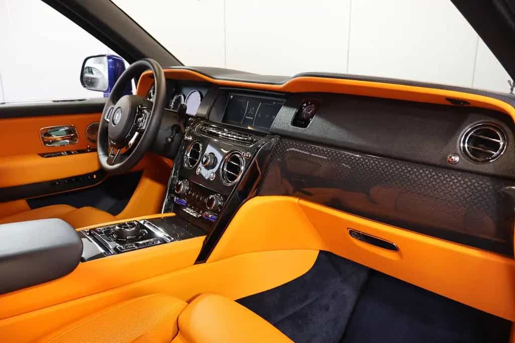 Rolls-Royce Cullinan 6.8 V12 Black Badge TV+SKY+MANDARIN+22" 03/2023-photo-22