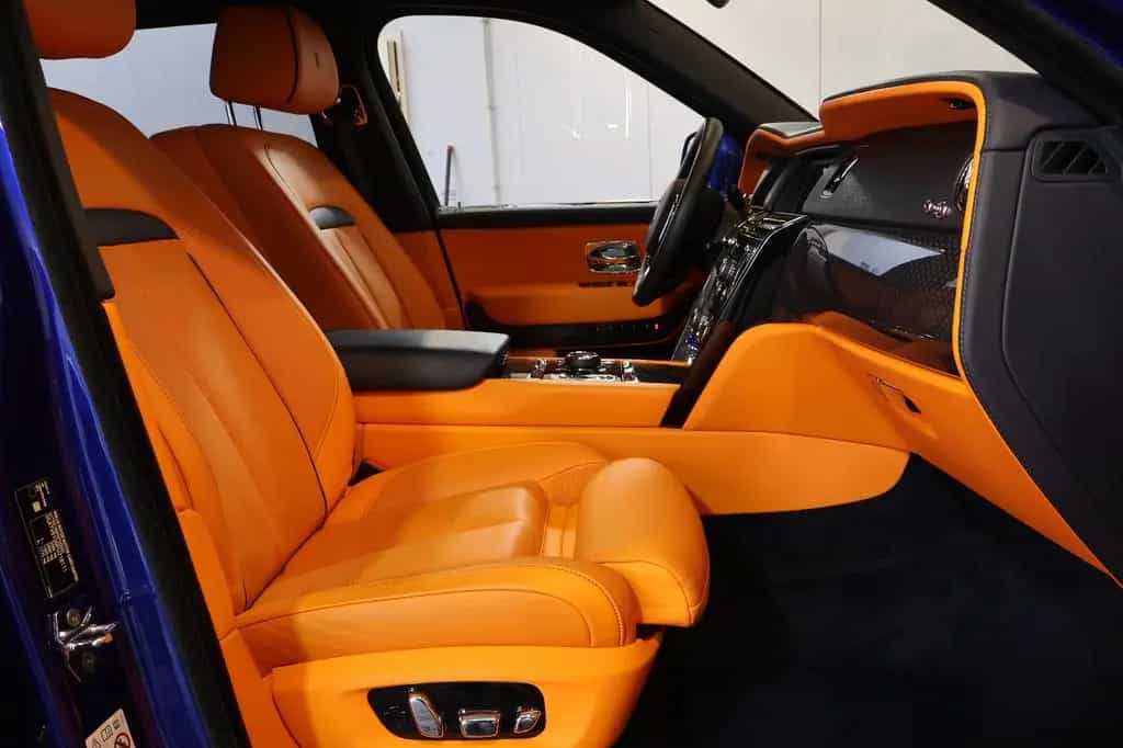 Rolls-Royce Cullinan 6.8 V12 Black Badge TV+SKY+MANDARIN+22" 03/2023-photo-23