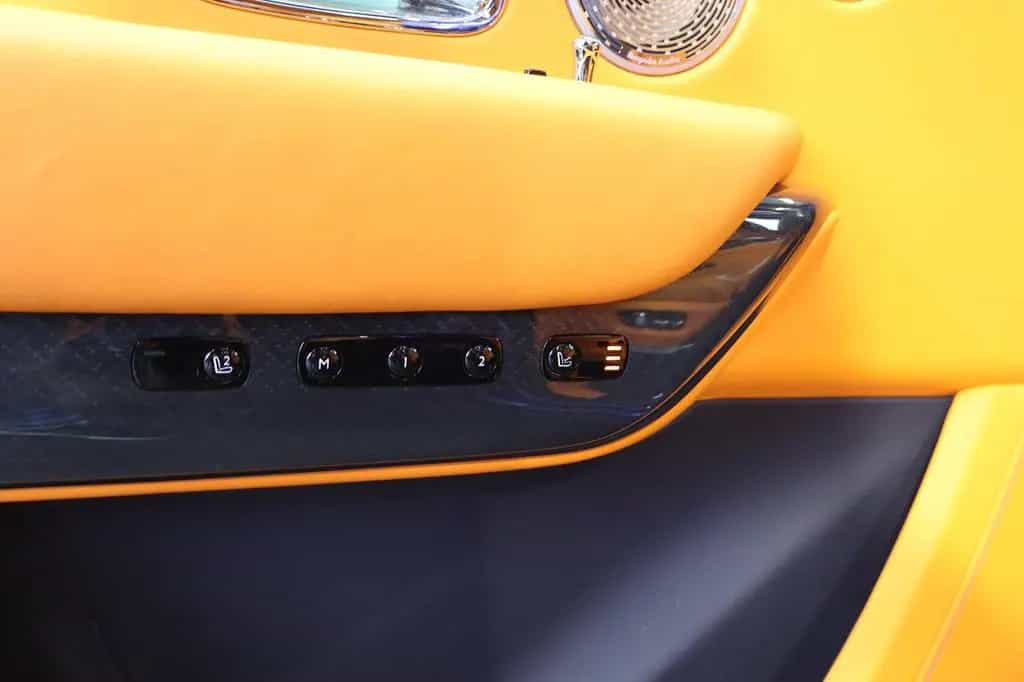 Rolls-Royce Cullinan 6.8 V12 Black Badge TV+SKY+MANDARIN+22" 03/2023-photo-31