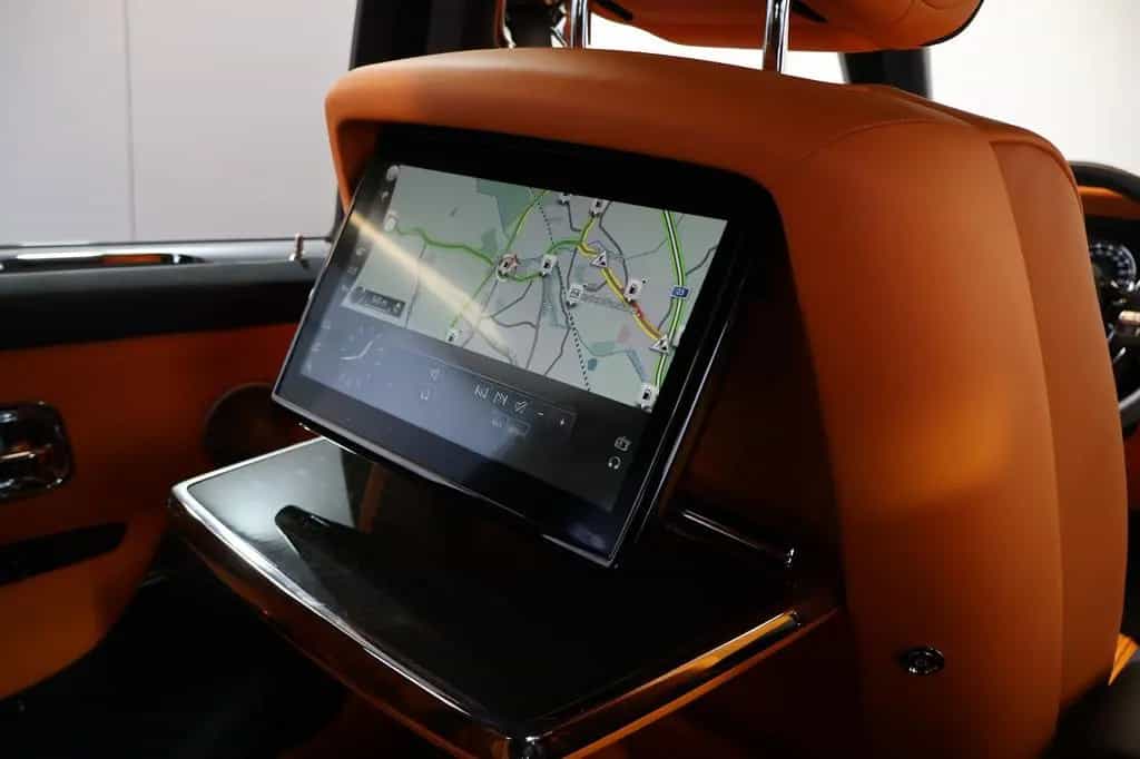 Rolls-Royce Cullinan 6.8 V12 Black Badge TV+SKY+MANDARIN+22" 03/2023-photo-36