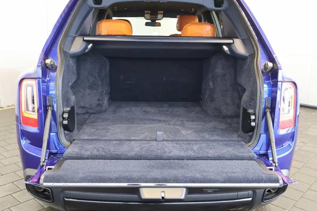 Rolls-Royce Cullinan 6.8 V12 Black Badge TV+SKY+MANDARIN+22" 03/2023-photo-40