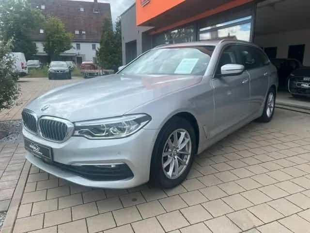 BMW 520 d Touring*LED*Kamera*AHK*Head up* El. Sitze* 08/2018-photo-1