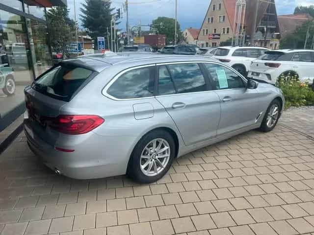BMW 520 d Touring*LED*Kamera*AHK*Head up* El. Sitze* 08/2018-photo-10