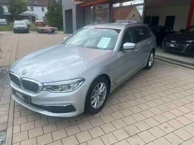 BMW 520 d Touring*LED*Kamera*AHK*Head up* El. Sitze* 08/2018-photo-2