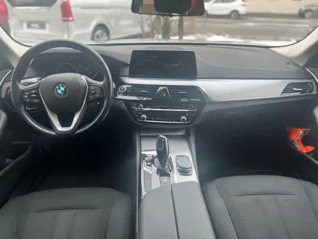 BMW 520 d Touring*LED*Kamera*AHK*Head up* El. Sitze* 08/2018-photo-20