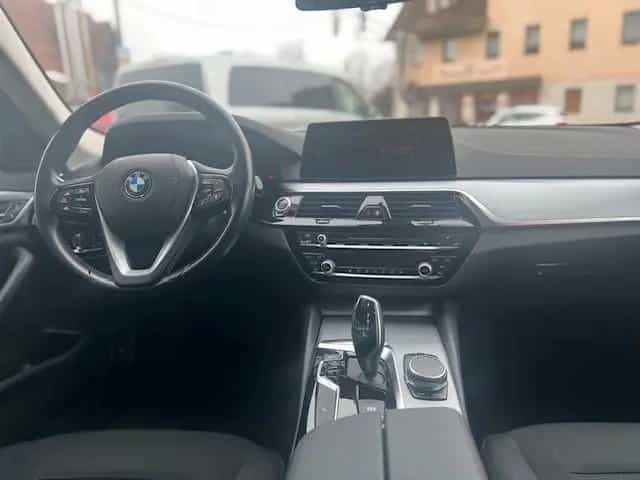 BMW 520 d Touring*LED*Kamera*AHK*Head up* El. Sitze* 08/2018-photo-21