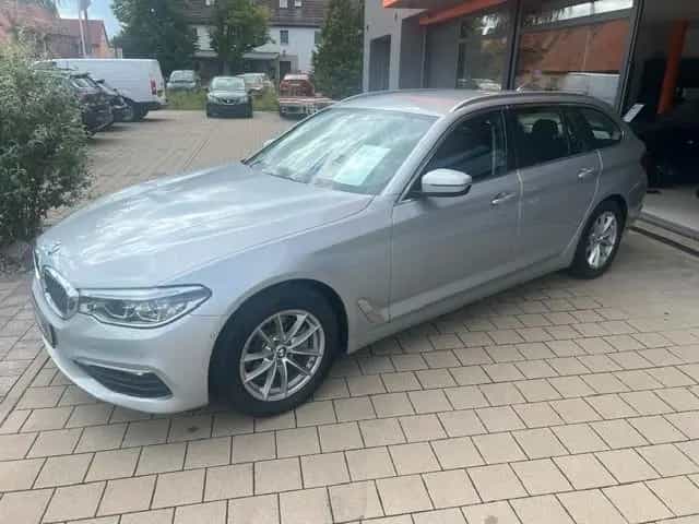 BMW 520 d Touring*LED*Kamera*AHK*Head up* El. Sitze* 08/2018-photo-4