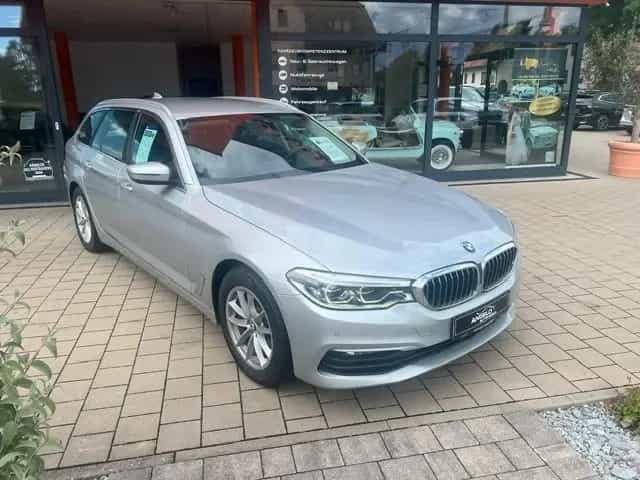BMW 520 d Touring*LED*Kamera*AHK*Head up* El. Sitze* 08/2018-photo-5
