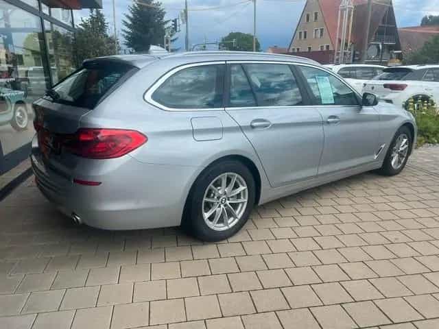 BMW 520 d Touring*LED*Kamera*AHK*Head up* El. Sitze* 08/2018-photo-9