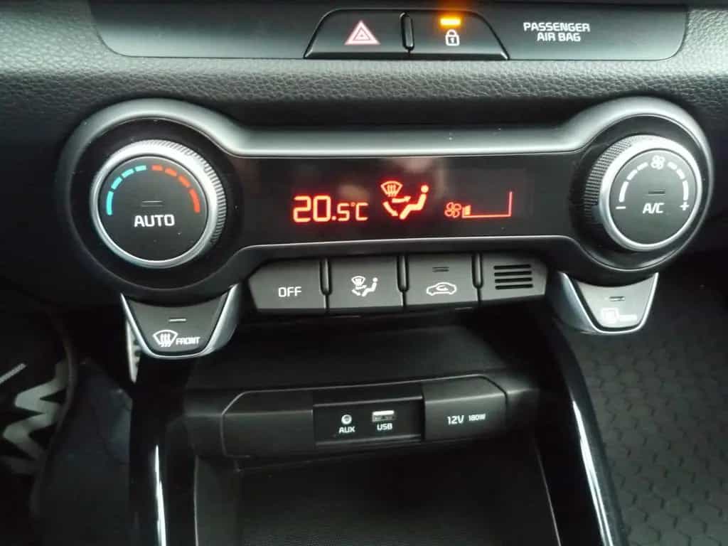 Kia Stonic Platinum Edition 11/2019-photo-7