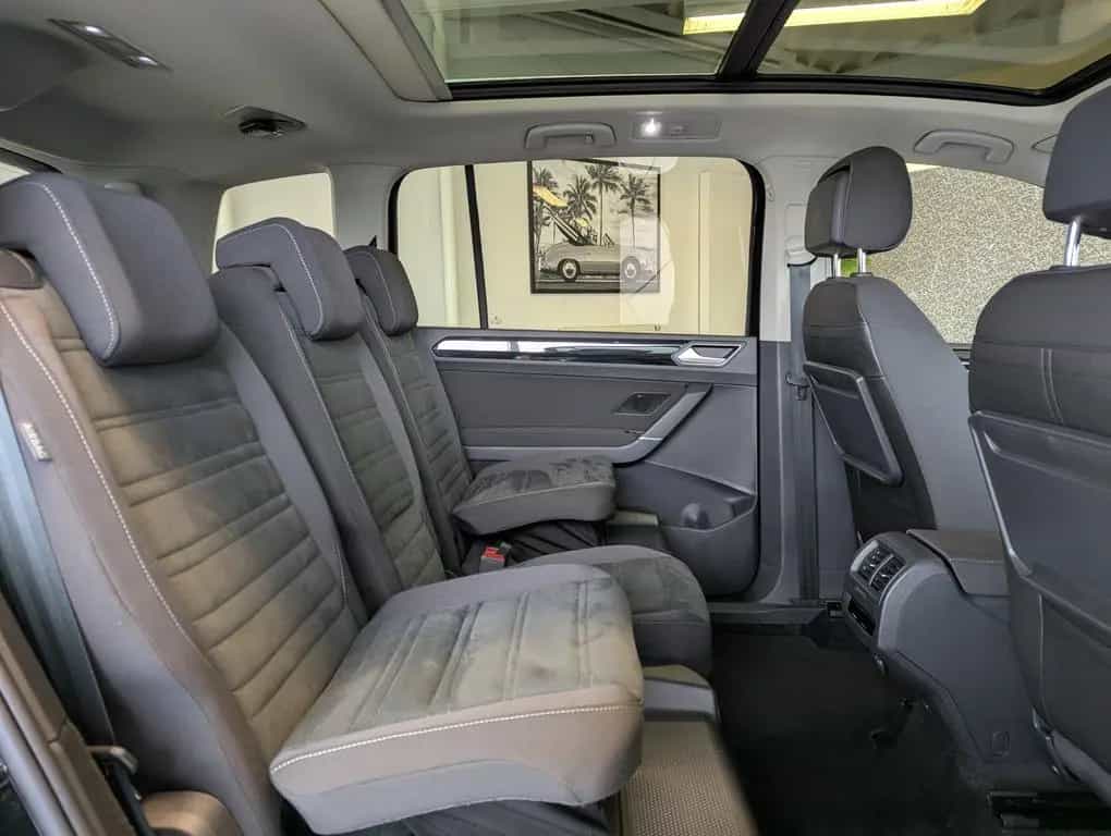 Volkswagen Touran 2.0 DSG R-Line High. Pano 7-Si IQ.Dri AHK 07/2025-photo-16