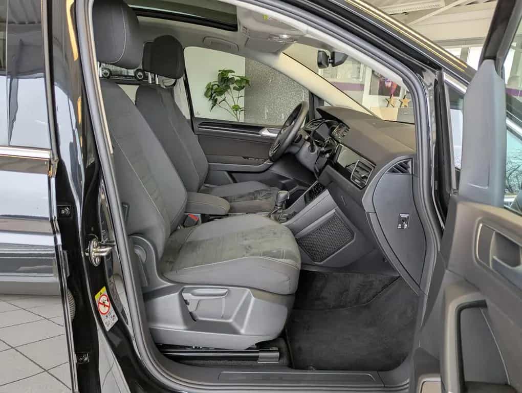 Volkswagen Touran 2.0 DSG R-Line High. Pano 7-Si IQ.Dri AHK 07/2025-photo-18