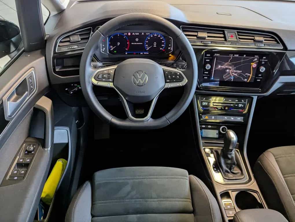 Volkswagen Touran 2.0 DSG R-Line High. Pano 7-Si IQ.Dri AHK 07/2025-photo-24
