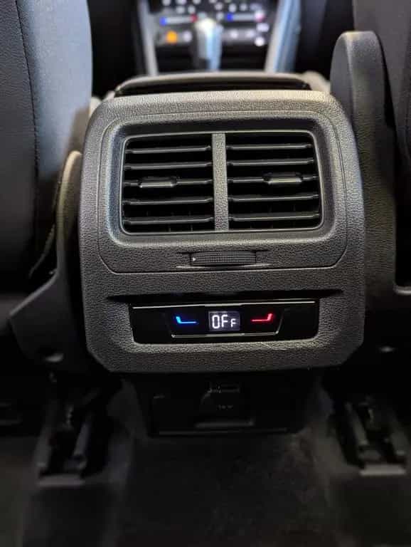 Volkswagen Touran 2.0 DSG R-Line High. Pano 7-Si IQ.Dri AHK 07/2025-photo-27