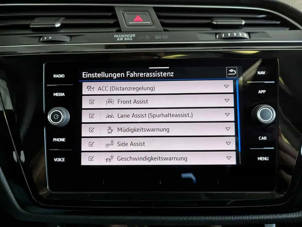 Volkswagen Touran 2.0 DSG R-Line High. Pano 7-Si IQ.Dri AHK 07/2025-photo-33