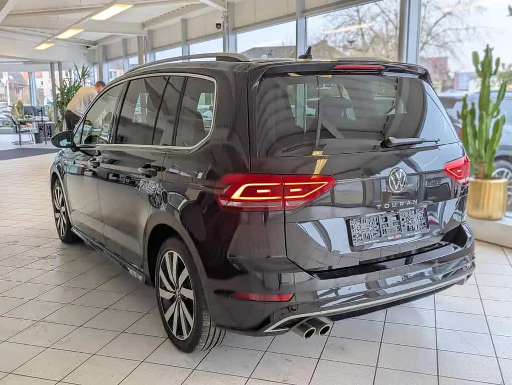 Volkswagen Touran 2.0 DSG R-Line High. Pano 7-Si IQ.Dri AHK 07/2025-photo-4