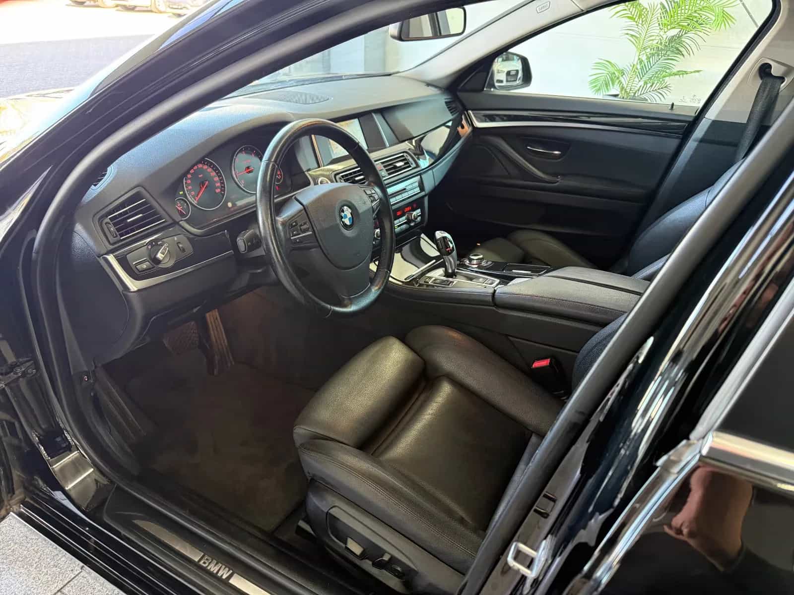 BMW 5 Series 12/2015-photo-11