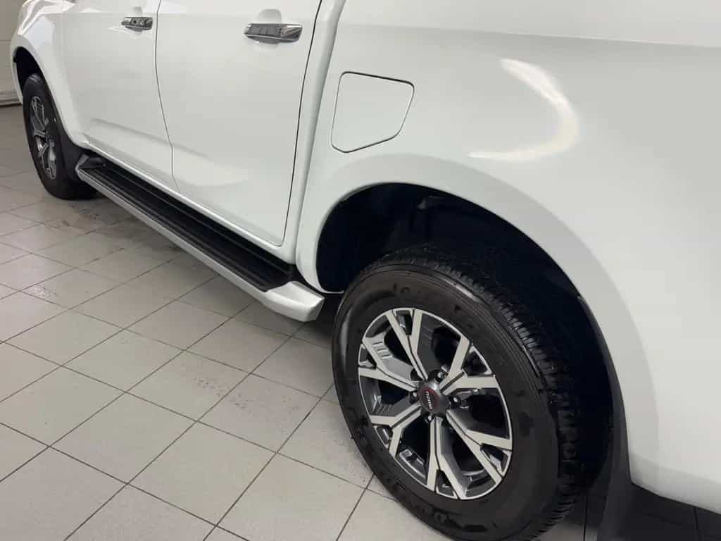 Isuzu D-Max Double Cab 4WD LSE *Schalter|KAMERA|AHK* null-photo-9