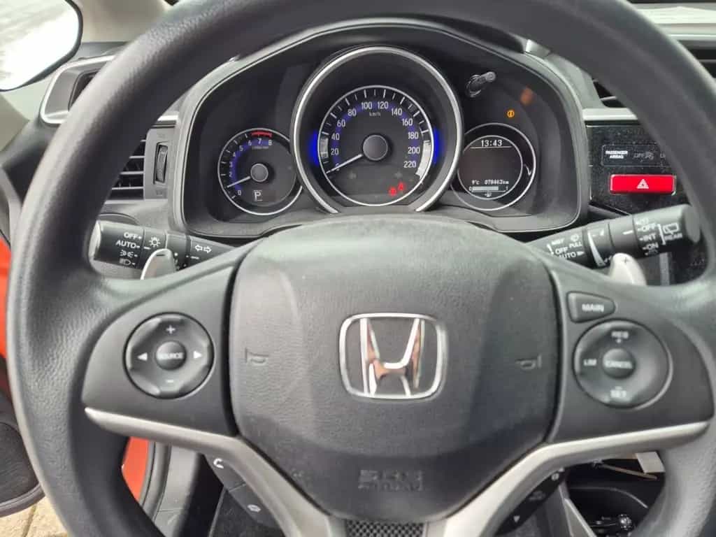 Honda Jazz 1.3 i-VTEC AUTOMATIK+SITZHEIZUNG+BLUET+KLIM 04/2016-photo-5