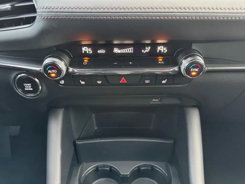 Mazda 3 Selection+AHK+NAVI+360KAMERA+ACC+HEADUP+SHZ+KL 04/2020-photo-27
