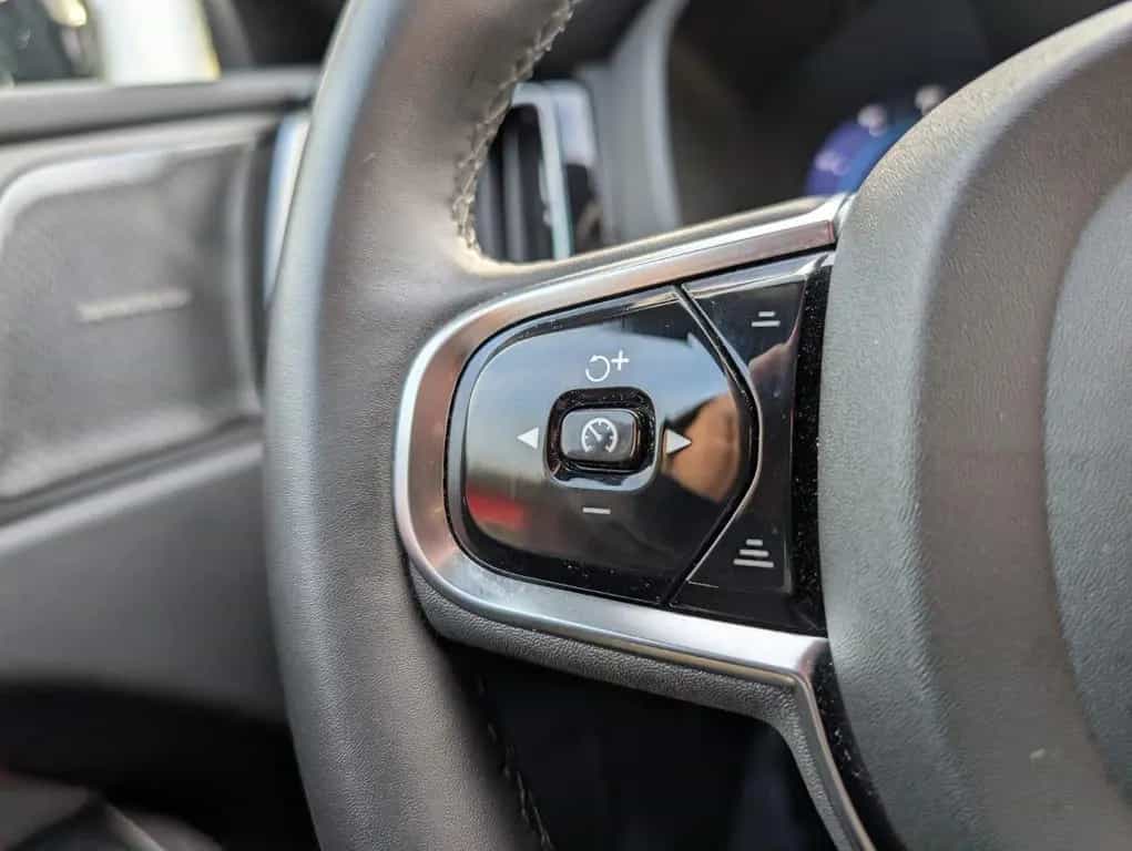 Volvo XC60 B5 AWD Ultimate Dark STHZ AHK 10/2023-photo-11