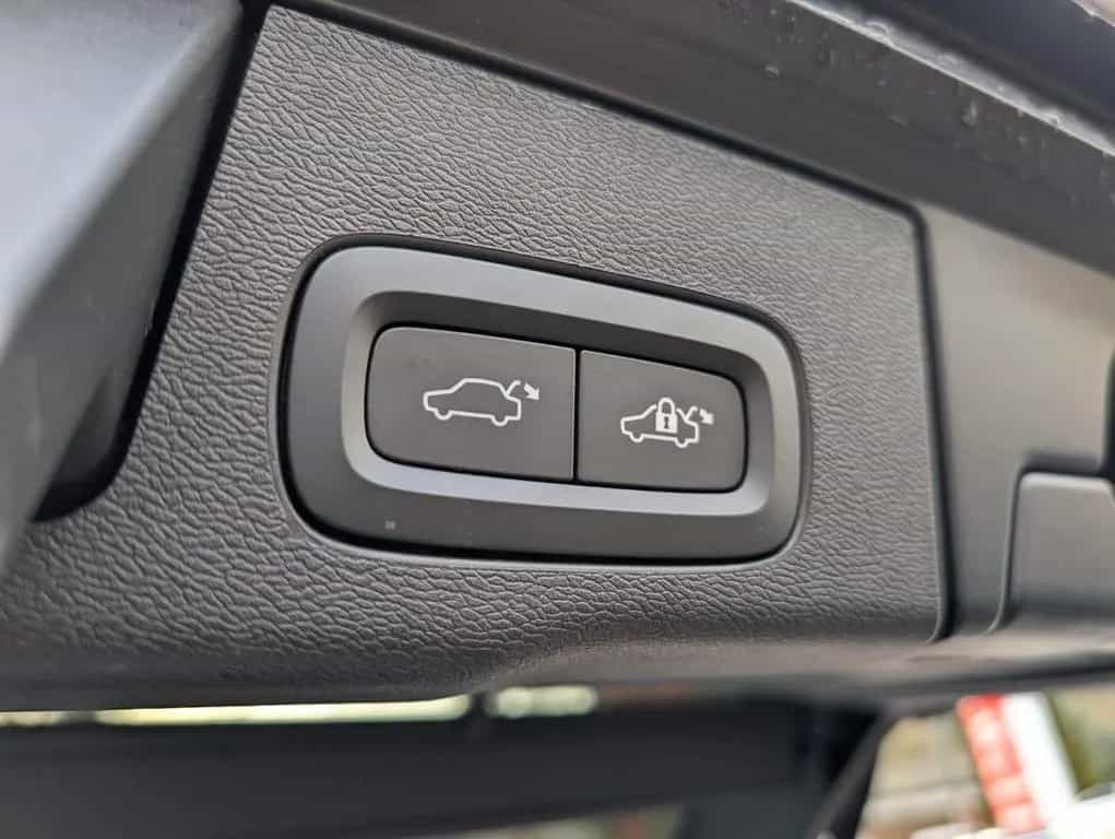 Volvo XC60 B5 AWD Ultimate Dark STHZ AHK 10/2023-photo-15
