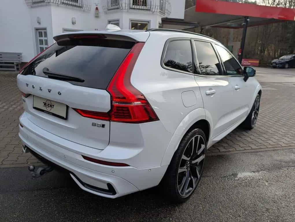 Volvo XC60 B5 AWD Ultimate Dark STHZ AHK 10/2023-photo-3