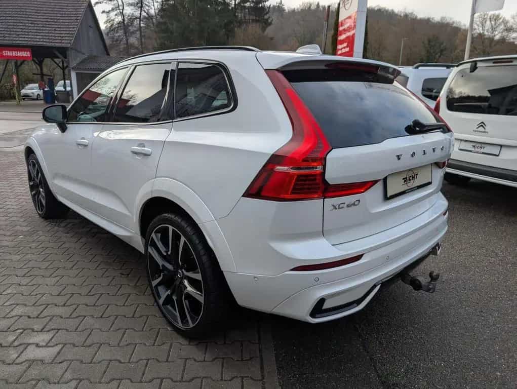 Volvo XC60 B5 AWD Ultimate Dark STHZ AHK 10/2023-photo-4