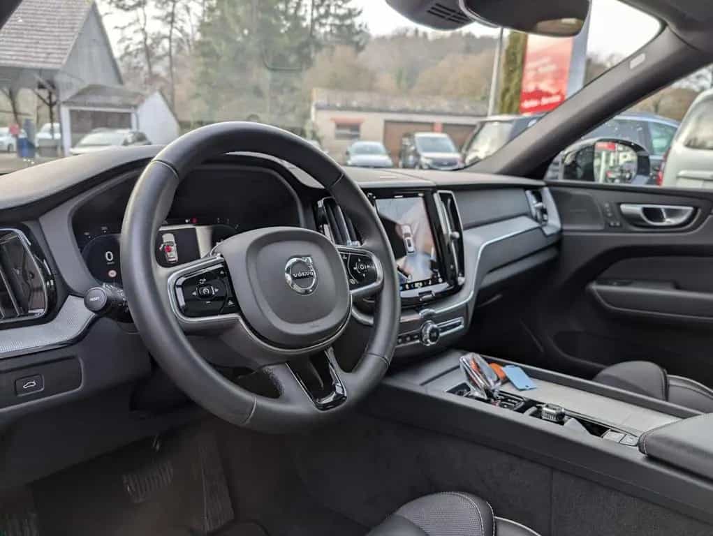 Volvo XC60 B5 AWD Ultimate Dark STHZ AHK 10/2023-photo-5