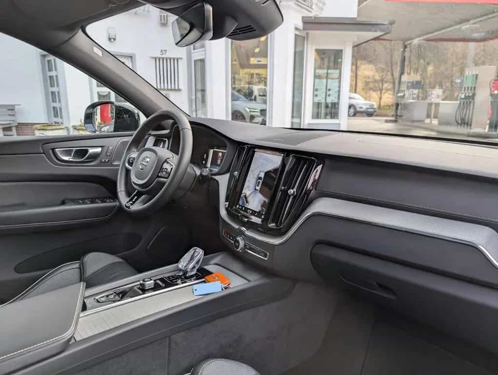 Volvo XC60 B5 AWD Ultimate Dark STHZ AHK 10/2023-photo-7